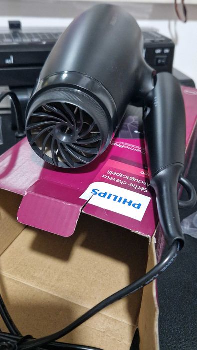 Нов сешоар Philips 3000 Series BHD308