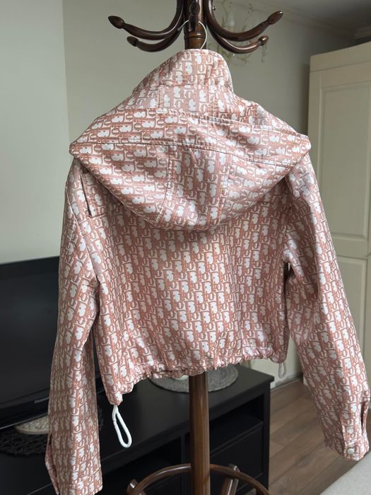 Яке СD, S размер, бежово-розов цвят