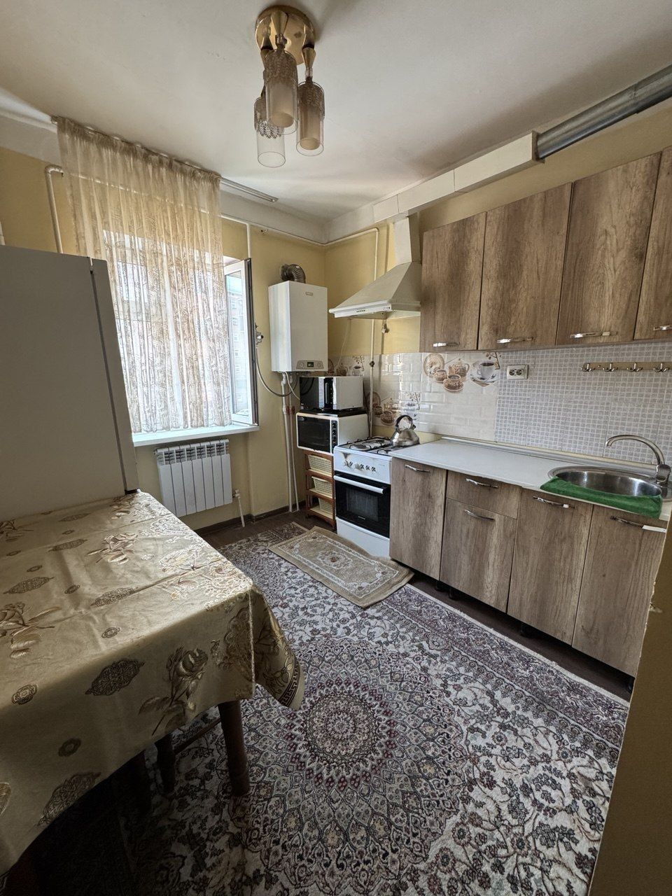 3 хонали квартира 1 киши керак 100$ 4 киши турилади