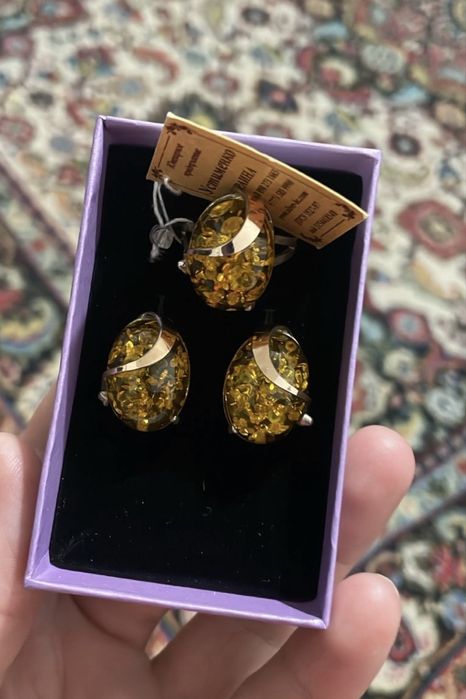 Продам комплет сербрянный