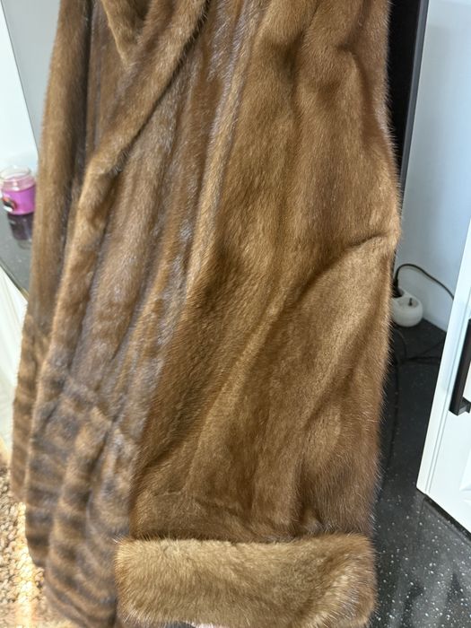 Vând haină de blană de nurcă