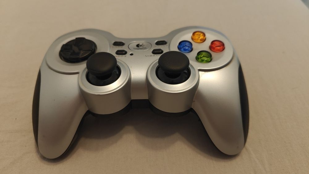 Controler Logitech F710