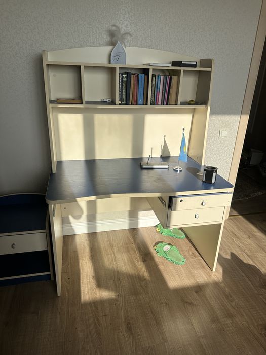 Продам срочно детскую, кровать, шкаф, парта