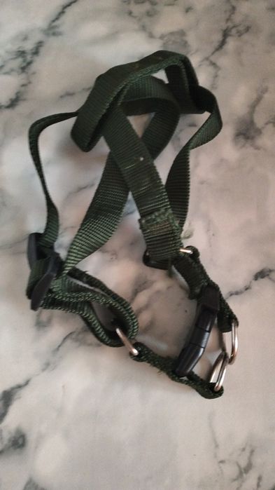 Шлейка для мелких собак новая.