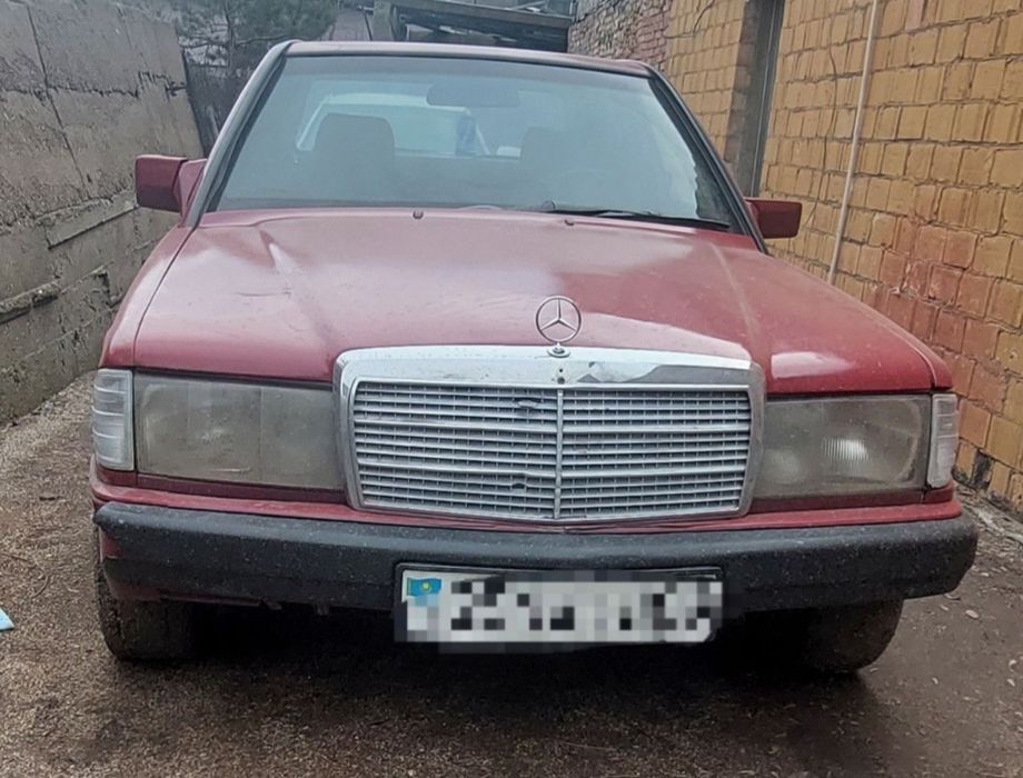 Мерседес 190 пока не холодно, зазить по холоду нет желания