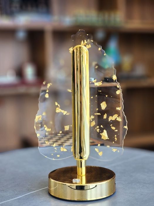 Беспроводная настольная лампа с трехцветным освещением