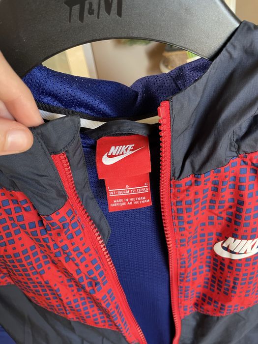 Оригинална ветровка NIKE