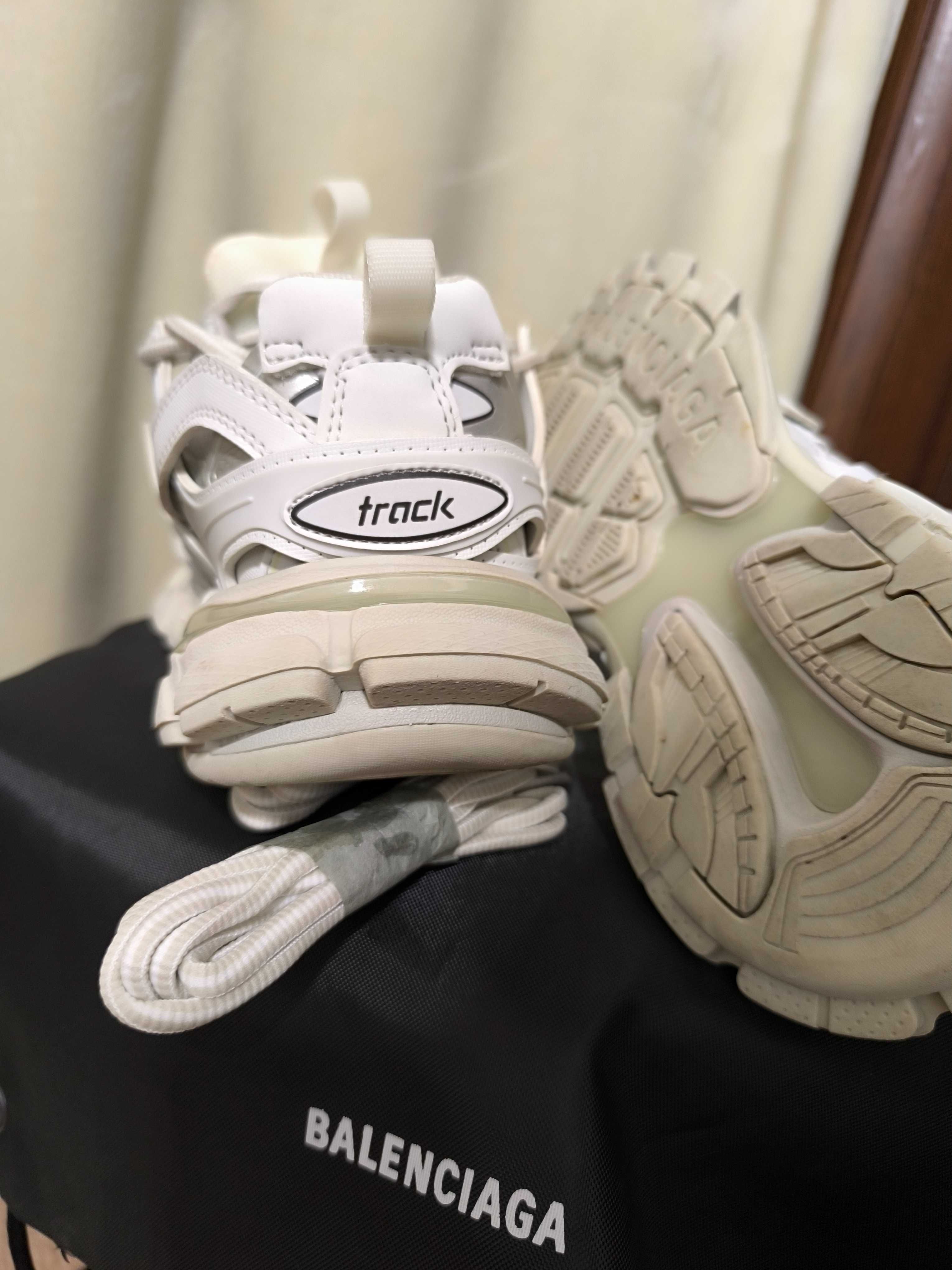 Balenciaga  trach 37