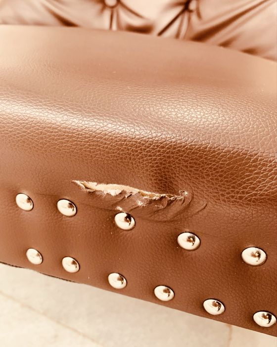 2 бр. тапицирани столове – кафява еко кожа, капитонаж, стабилни