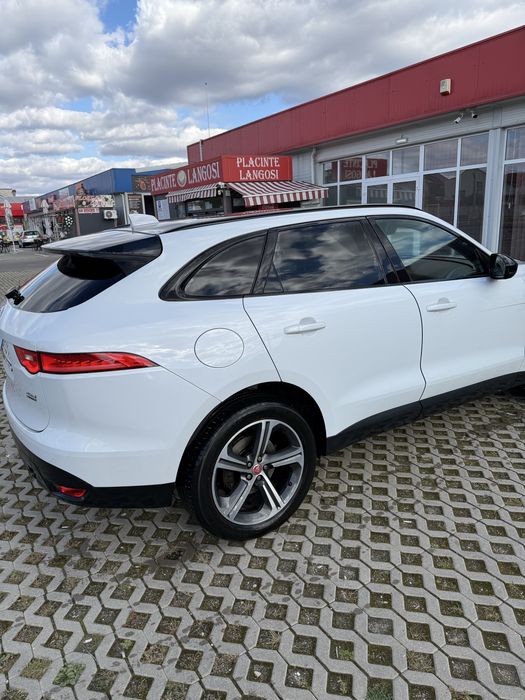 Jaguar F-pace 240cp