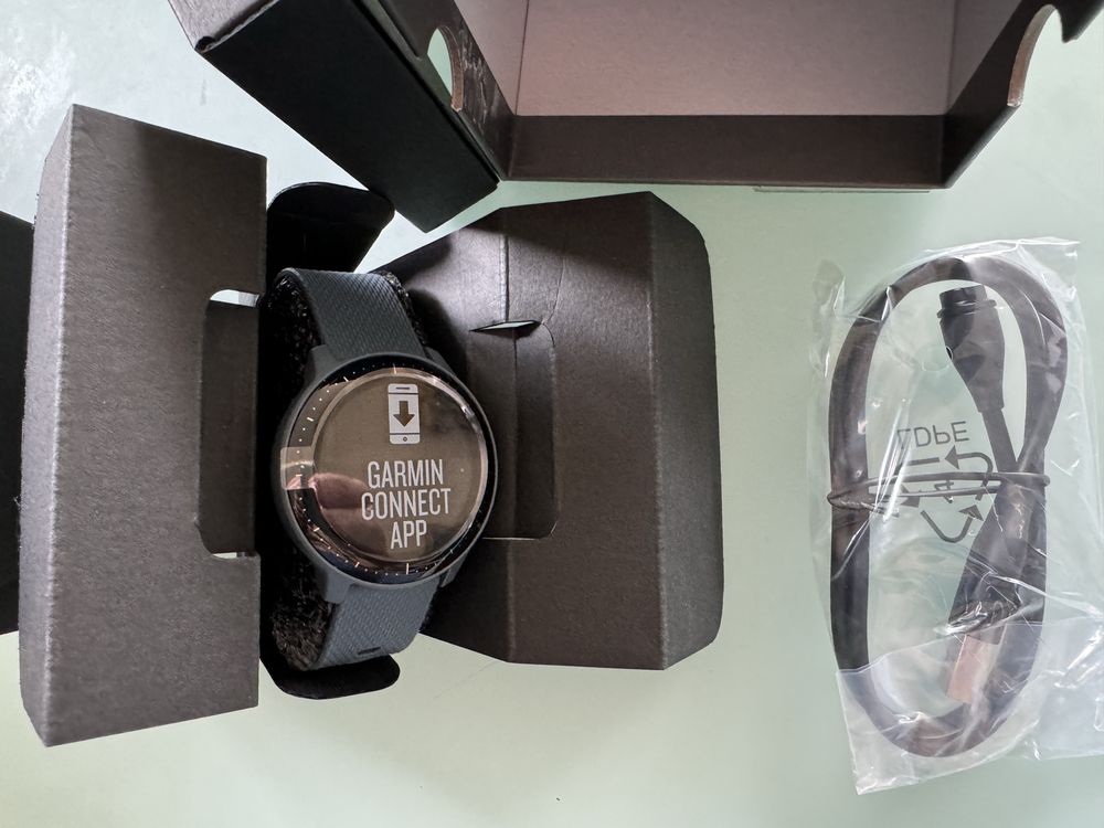 Часовник GARMIN Vivoactive 3 Music