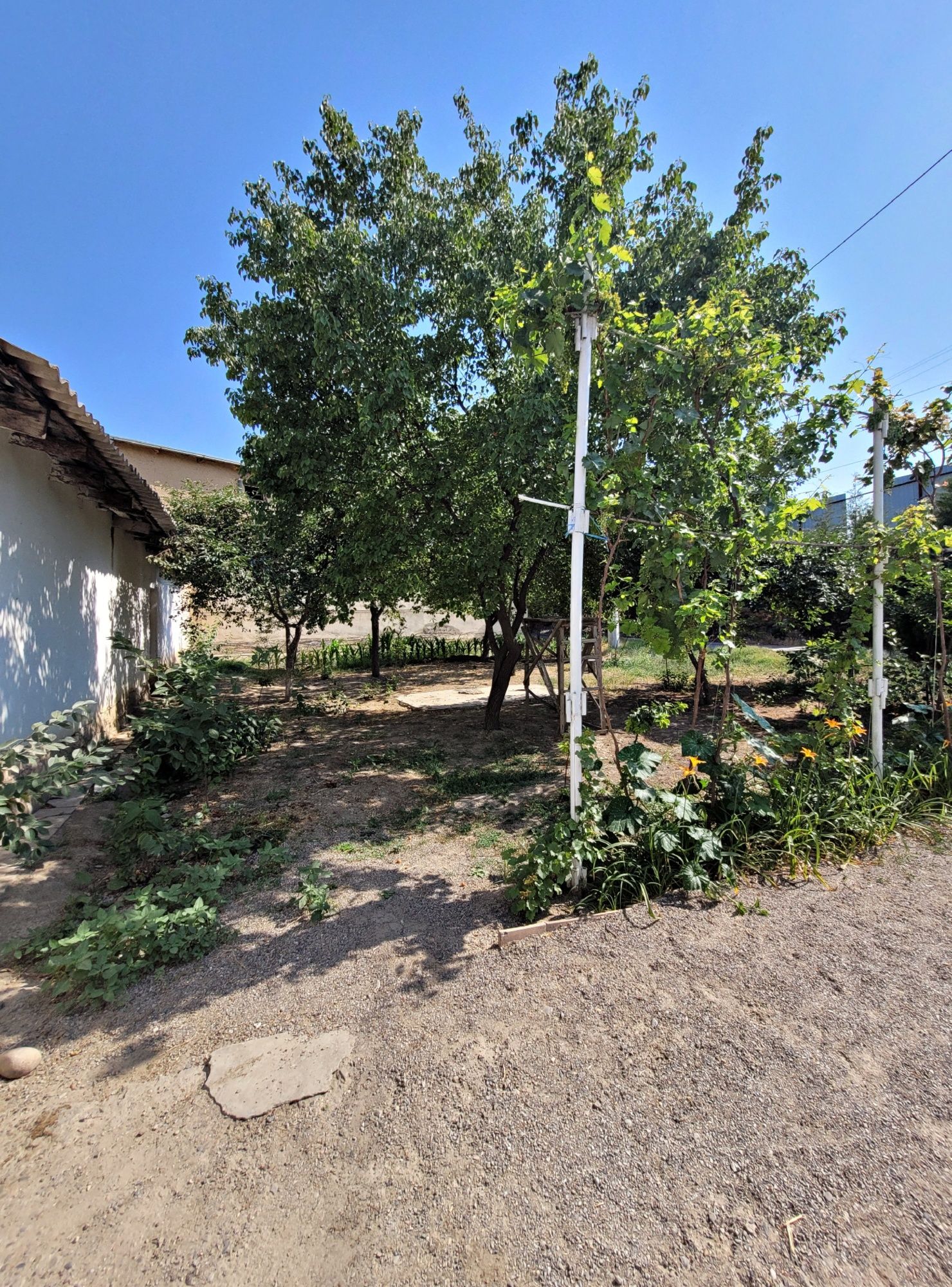 Продаётся УЧАСТОК 10соток, Дом 100m2+, пристройка, сад. Улица Саватчи