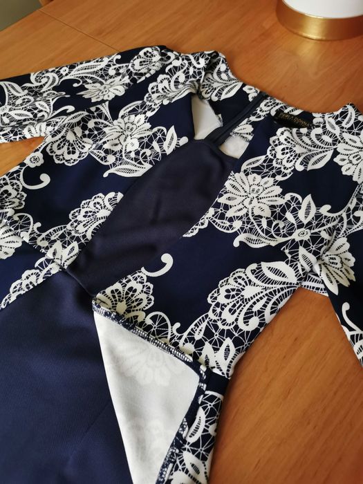 Rochie bleumarin cu alb