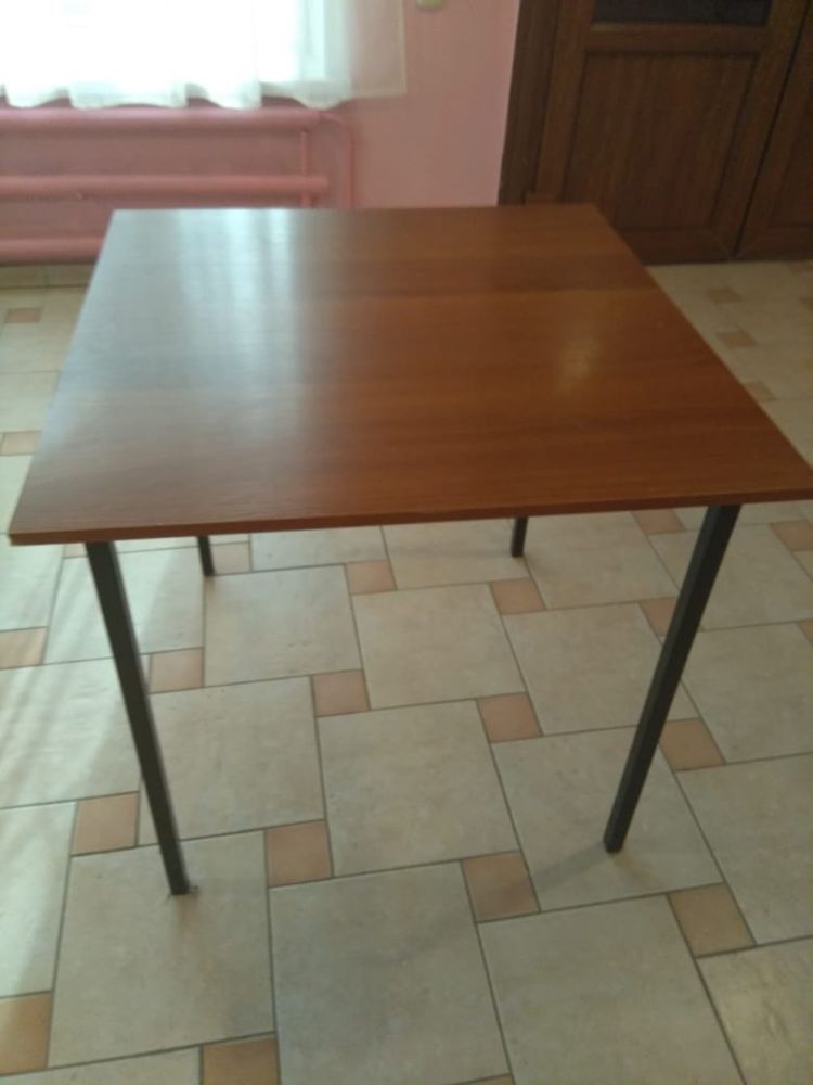 Продам столы и стулья