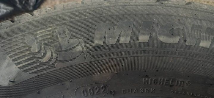 2 броя гуми michelin 0922