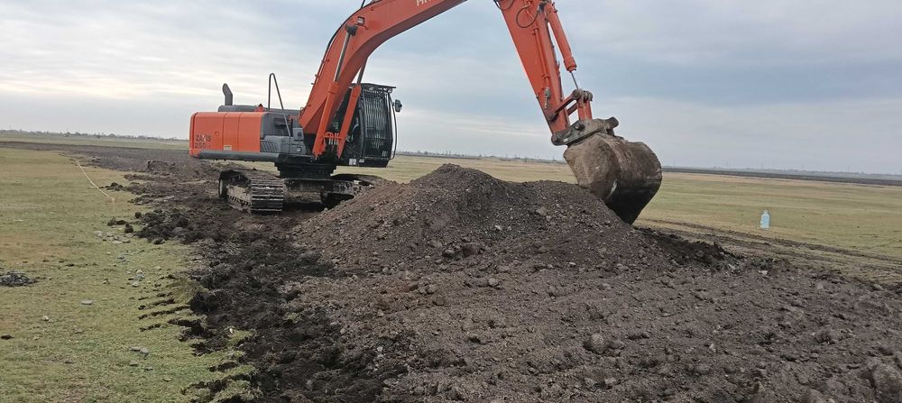 VAND excavator pe senile Hitachi ZX250LC