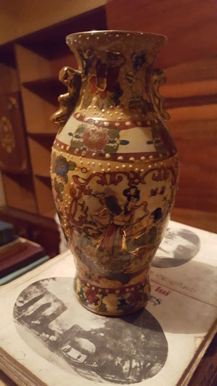 Vaza originala chinezeasca pictata manual cu fir de Aur de Colectie