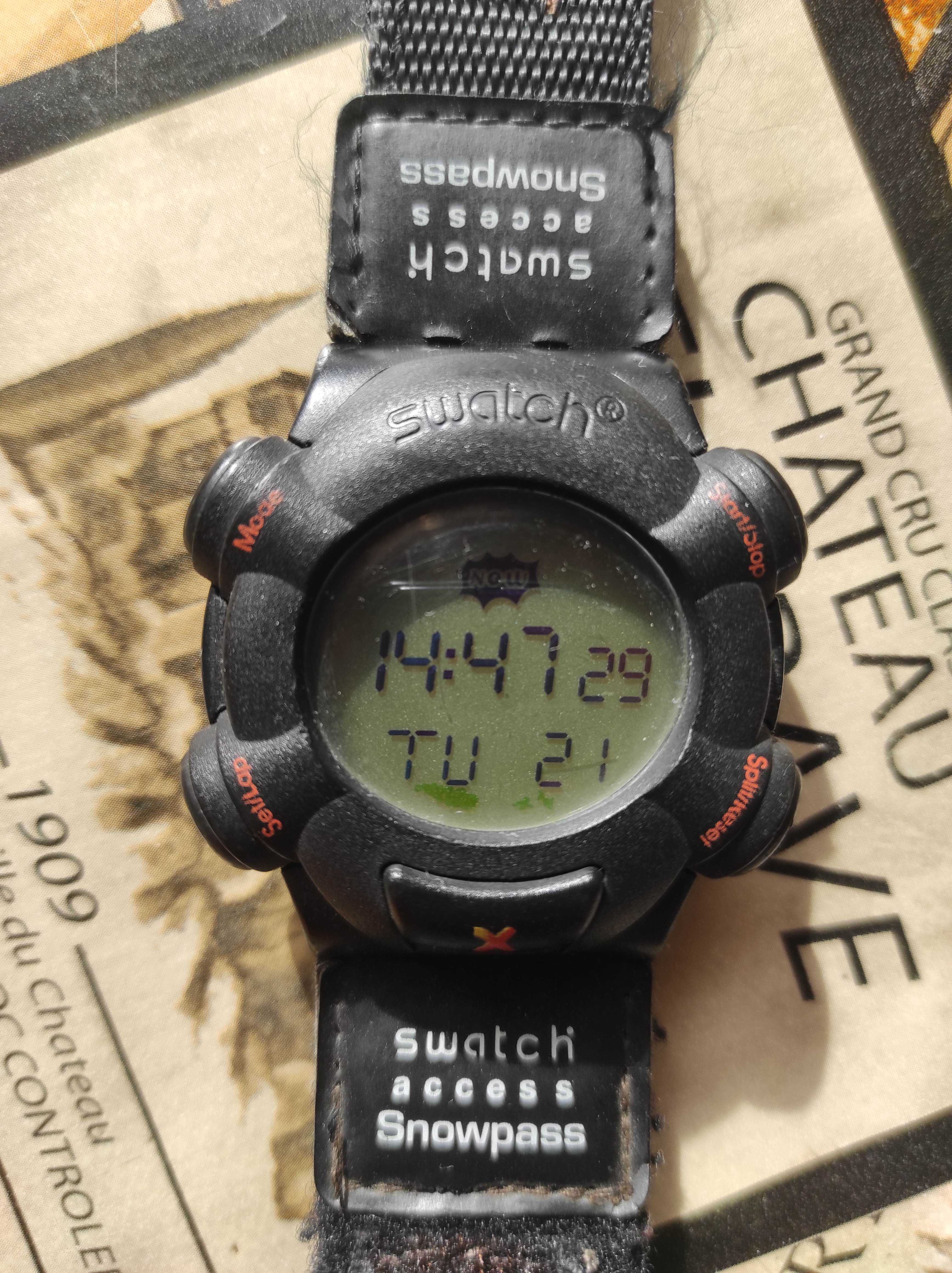 Часовник скиорски swatch access snowpass sxw100