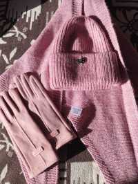 Шапка, шал и ръкавици