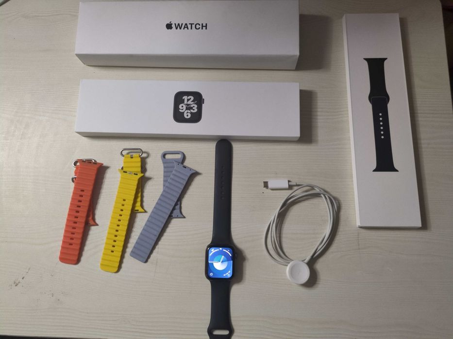 Apple Watch SE GPS, 44mm Space Gray Aluminium Case