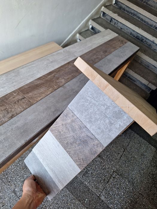 Маса с две пейки от естествено дърво