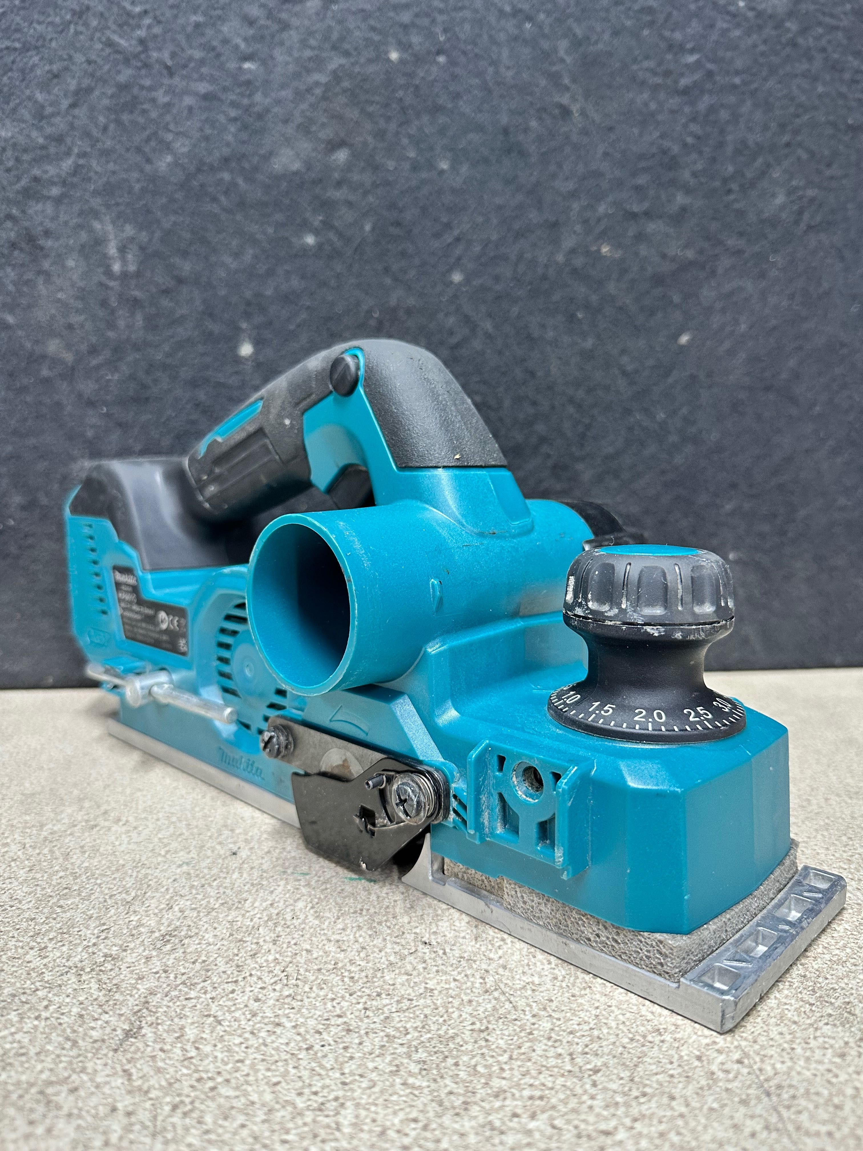 Професионално акумулаторно ренде Makita KP001G XGT 40V 82мм