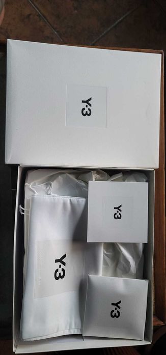 Y-3 Kaiwa Adidas x Yohji Yamamoto noi si folsiti, verifcia descrierea