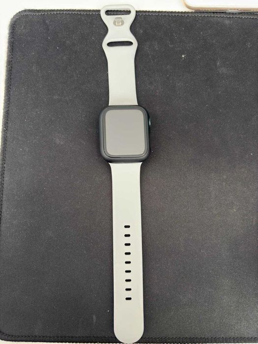 APPLE Watch SE (2024) V2 GPS 44mm Midnight - M/L 10/10 Garantie 2027