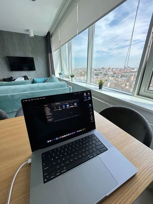 Macbook pro 2018 15,5-inch 32 ram 1024gb ekrani 8k 95%+ xolati 10/10