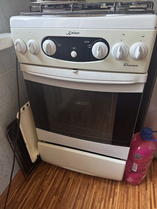 Продам кухонную плиту на газе