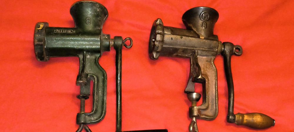 2 masini de tocat romanesti vintage 80 ron ambele