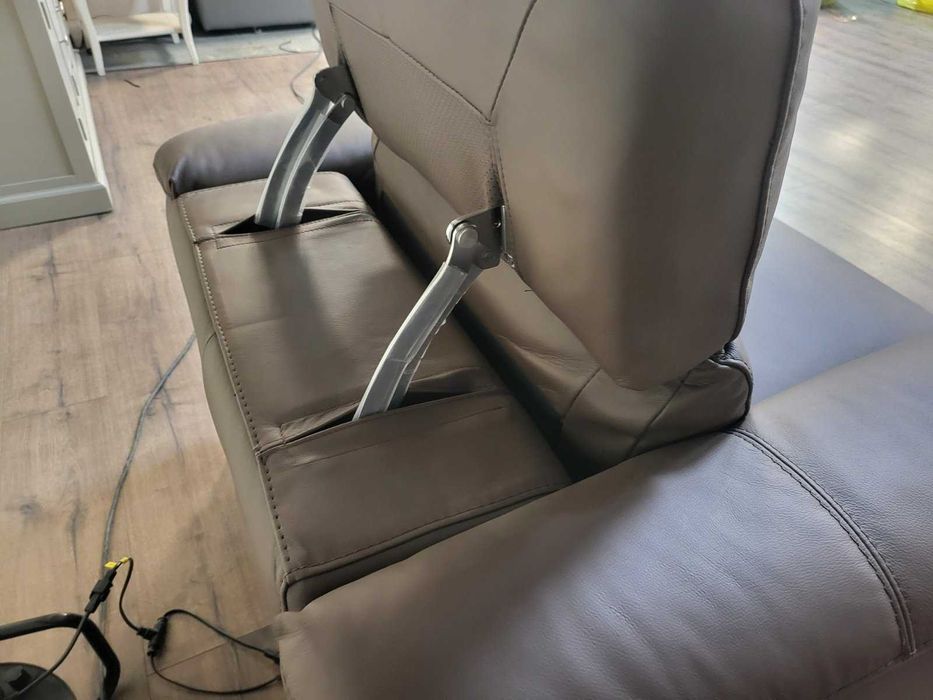 Кафяв кожен фотьойл с ел релакс механизъм и подгряваща функция