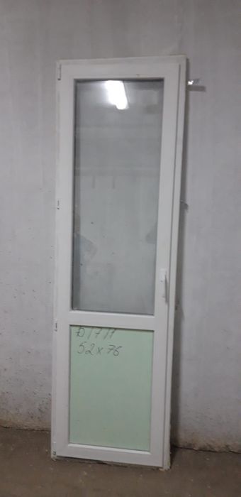 Продам пластиковую дверь новую.