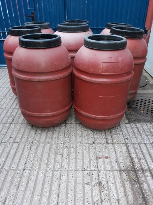 Butoaie plastic foarte groase cu capac cu filet și garnitură preț 100