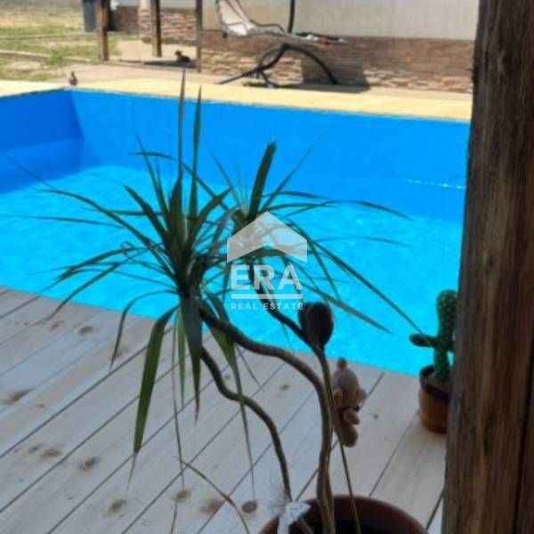 ЕКСКЛУЗИВНО! Обзаведена едноетажна къща с басейн, в кв."Рилци" гр. Доб