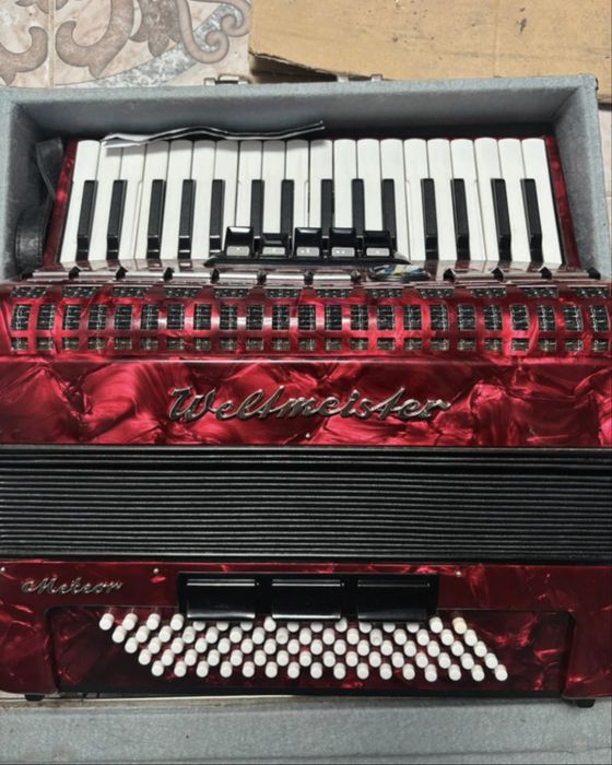 Acordeon  Weltmeister Meteor folosit o data