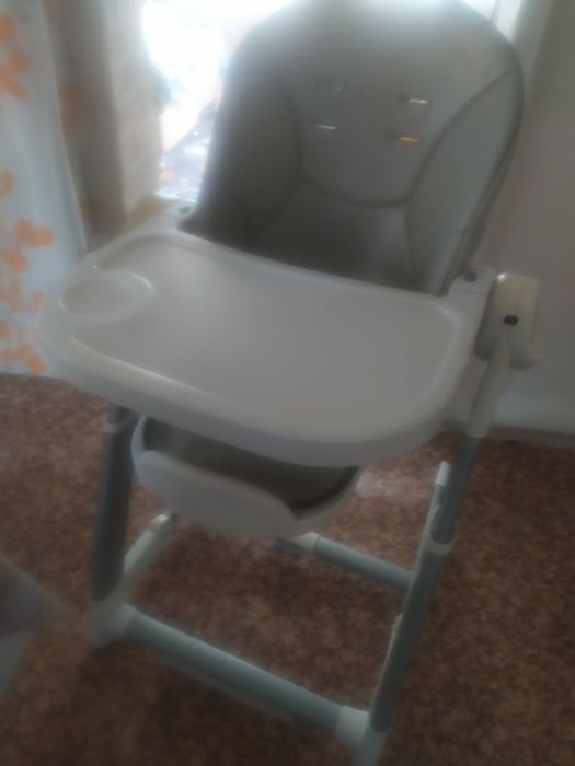 Продам белый детский стульчик