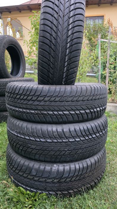 Vand 4 cauciucuri 215 65 R17 brigestone blizzak lm001 iarna Noi