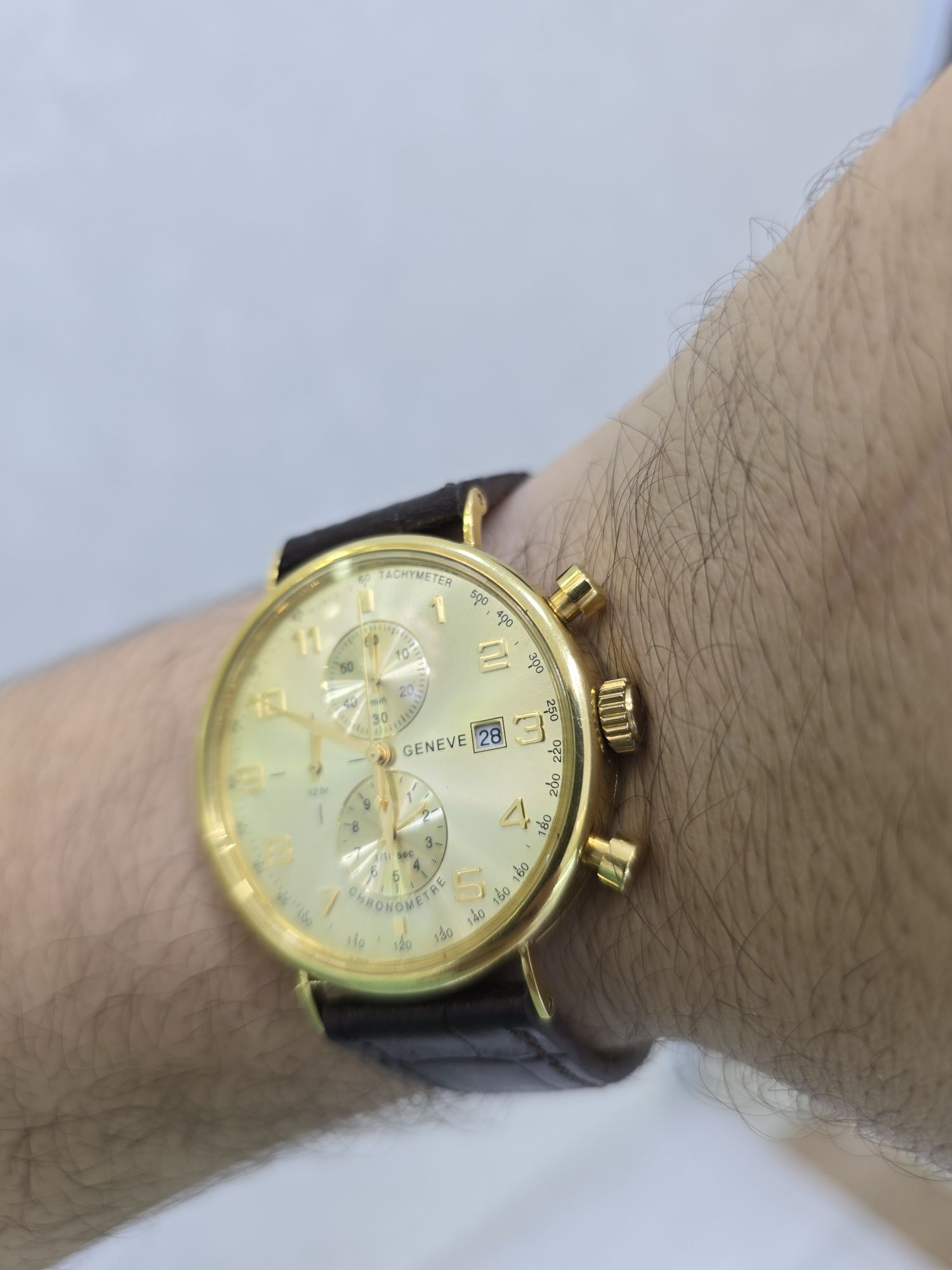 Продам золотые часы Geneve 750 пробы