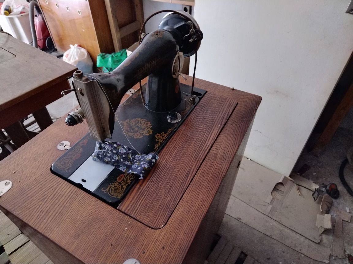 Стара шивашка машина