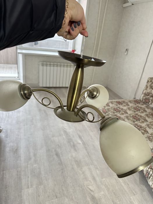 Продам люстру 2000