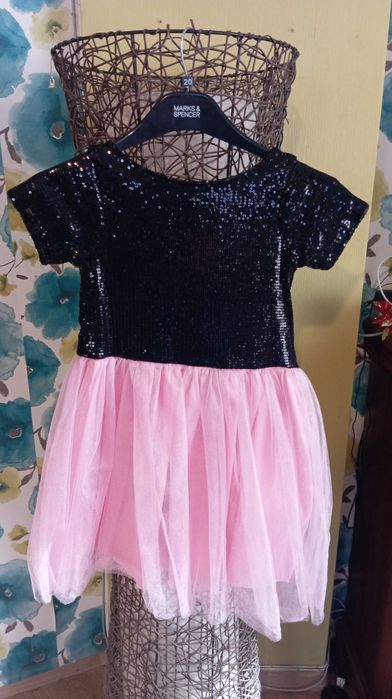 Ефектна рокля, шита по поръчка за момиче на 6 години