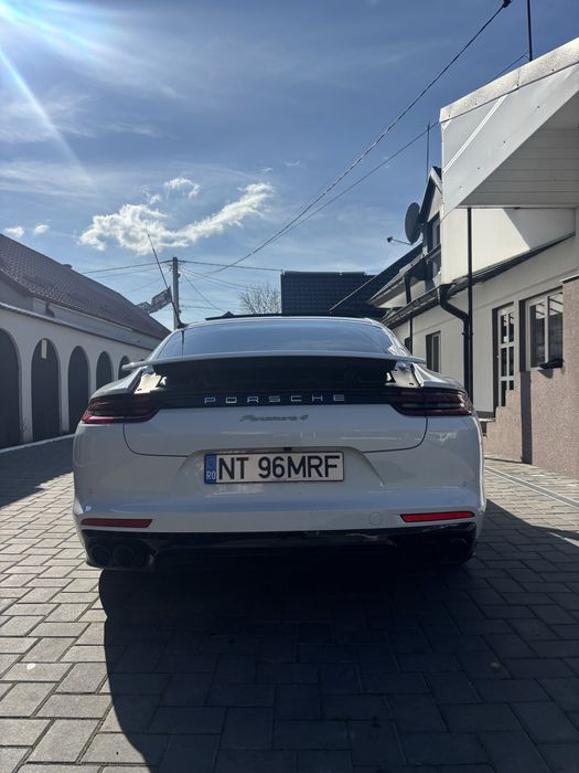 Porsche Panamera 4