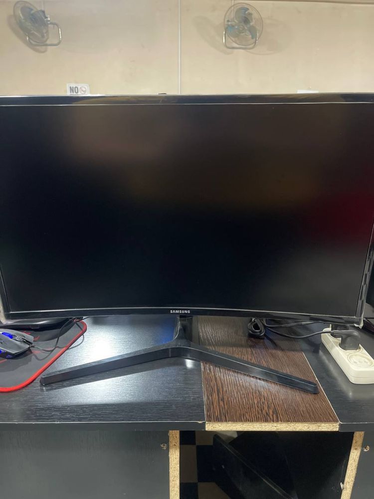 Monitor sotiladi holati ideal marka Samsung