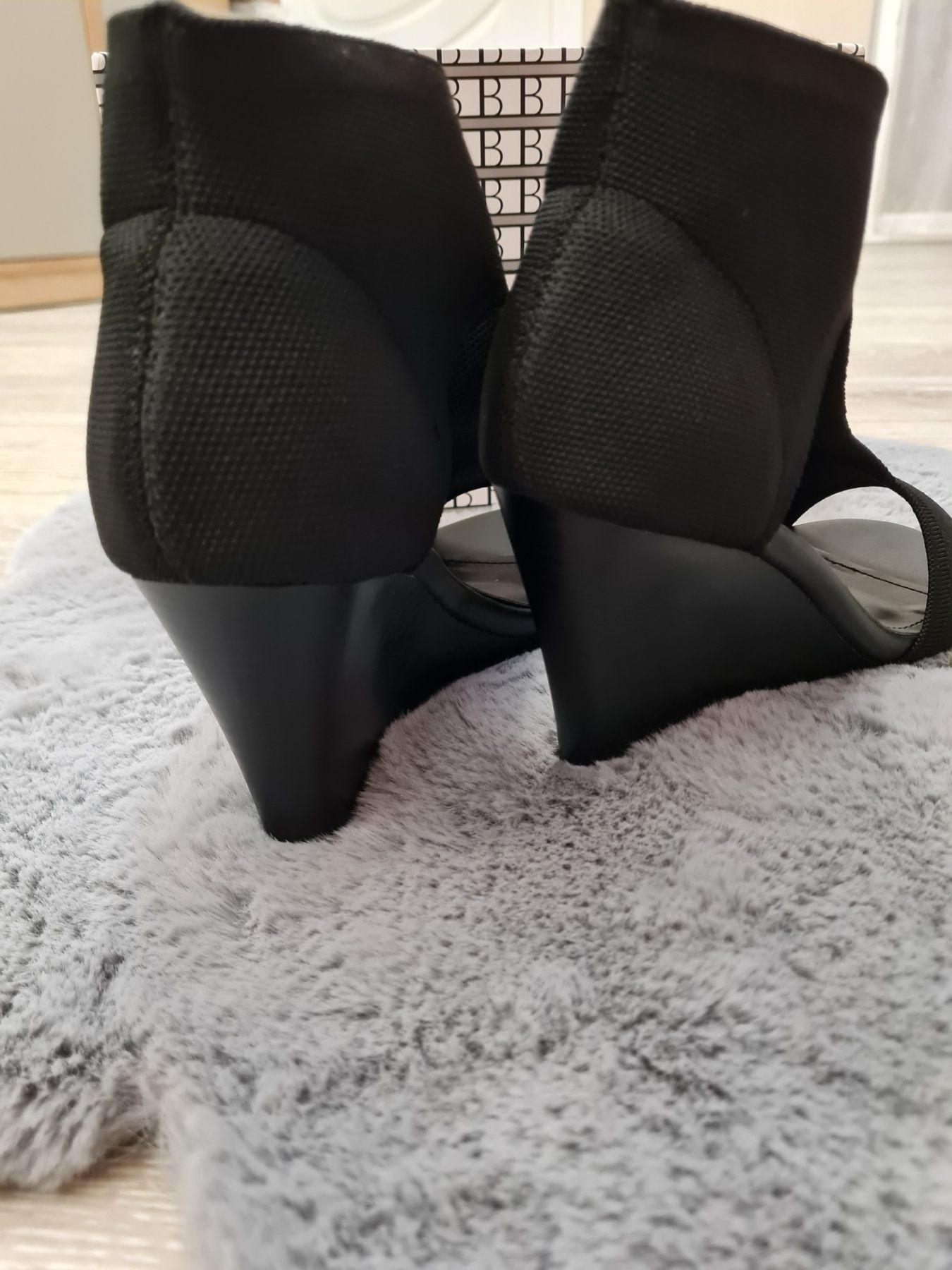Дамски обувки и сандали NewBella
