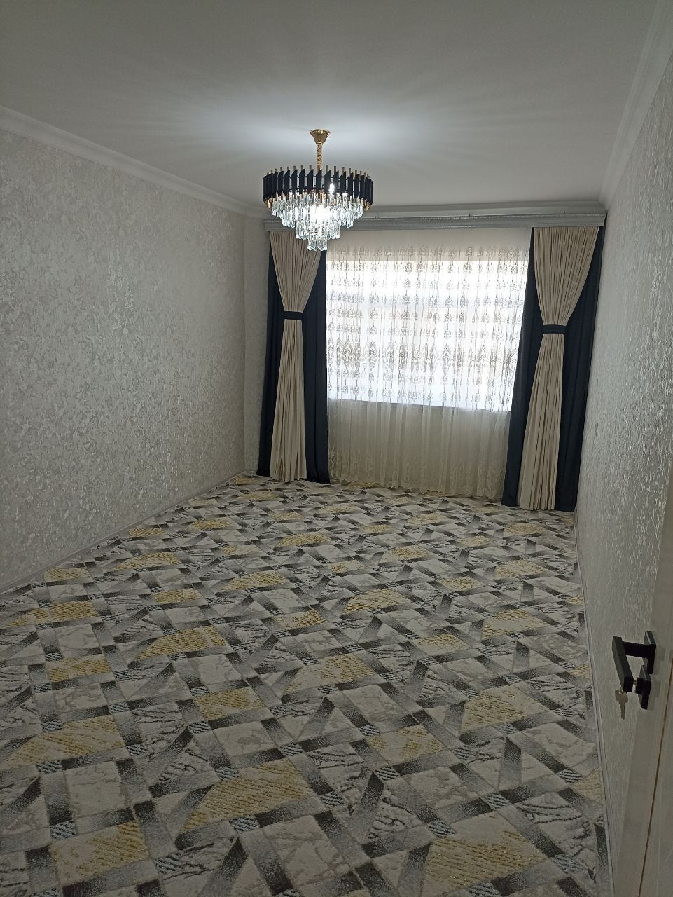 Согдианада 3 хоналик квартира сотилади 5 этаж. 100% Ипотека булади.