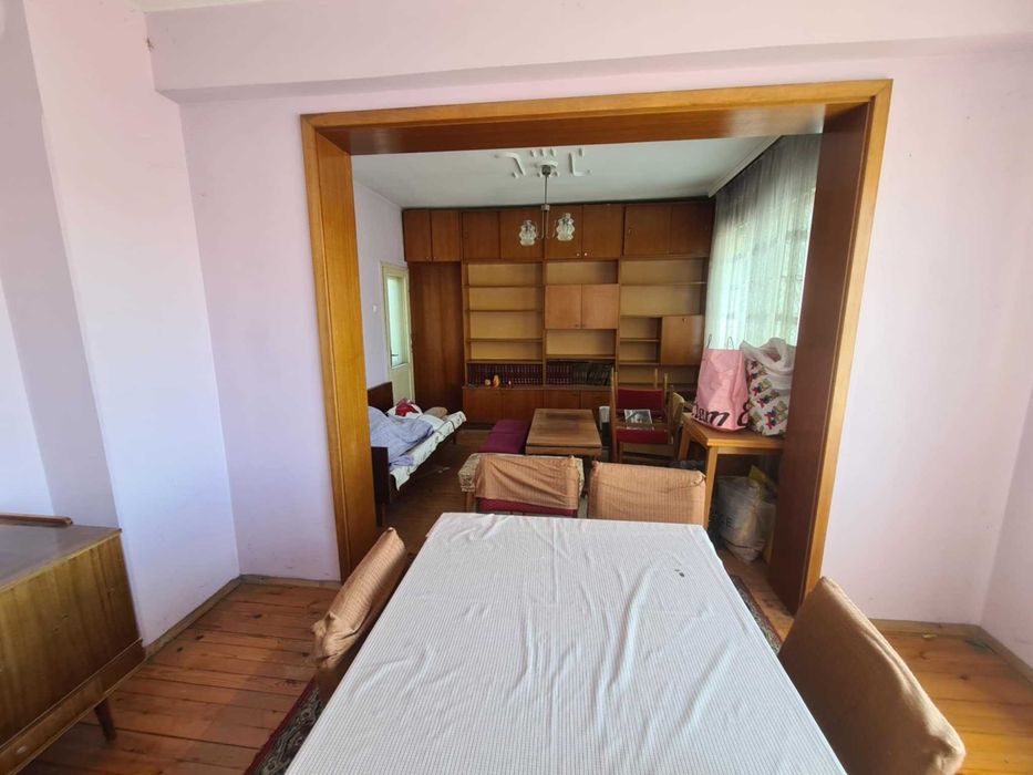 ТРИСТАЕН апартамент с ГАРАЖ в кв. Овчарски, гр. Хасково