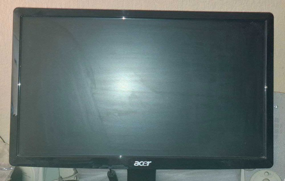 Продавам монитор ACER 18.5"