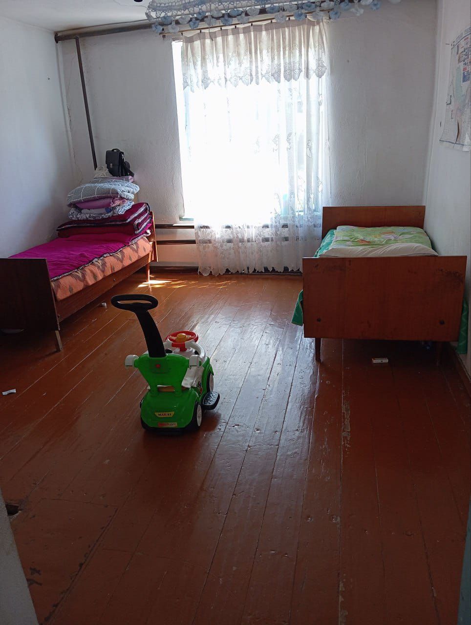 8 sotixli uyi bilan sotiladi