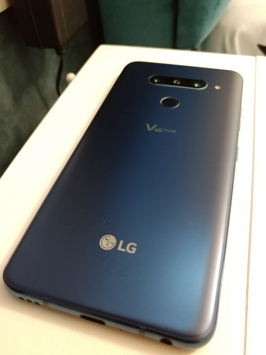 Lg V40 Thinq- 128 GB, display P-OLED, ca NOU!